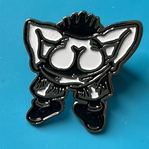 🖤NEW💕Mohawk Black & white Gremlin Lapel pin